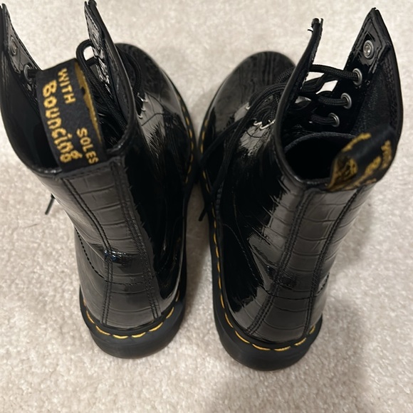 DR MARTENS Women's 1460 Patent Leather Crocodile Print Boots, Size US 9 - Picture 7 of 10